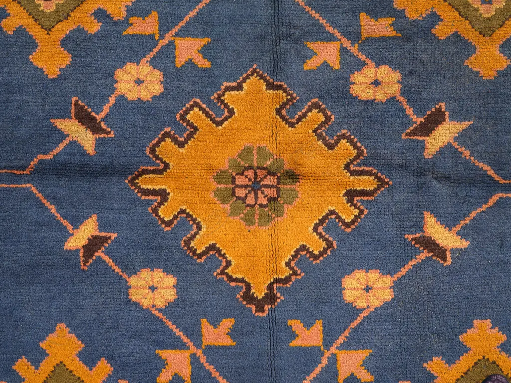 An important and early 20thC rare hand-knotted carpet attributed to the Donegal Carpet Workshops Killybegs - Ireland, Image 1++